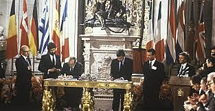 España se une a la Unión Europea