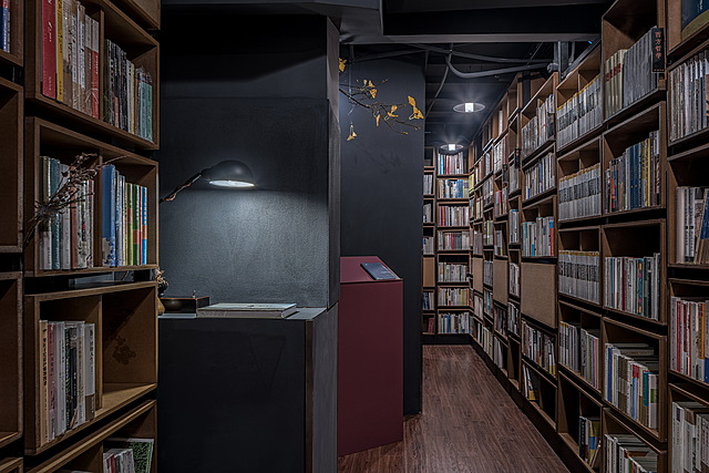 Rufus and Mateo Have a Close Call - 12:58 pm