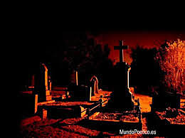 Sobre una tumba cándida: ¡Verter licor tan suave en vaso tan tremendo! Tal vez fue un mal extraño tu mirar por divino, tu alma por celeste, o tu perfil por fino.