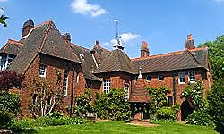 LA "RED HOUSE" DE PHILIP WEBB Y WILLIAM MORRIS