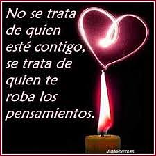 Mis amores: Yo no sé cuáles viven, yo no sé cuál ha muerto. Me lloraré yo misma para llorarlos todos. La noche bebe el llanto como un pañuelo negro.