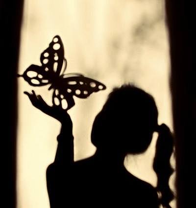 "Bajo tu clara sombra"