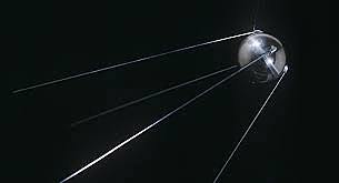 Lanzamiento del primer satélite orbital, el Sputnik I. IBM comercializa la impresora matricial