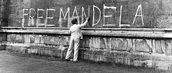 Nelson Mandela arrested for treason again