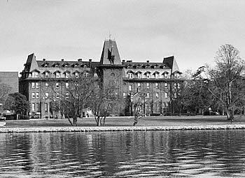 Mary Jackson ottiene il permesso di partecipare all'università