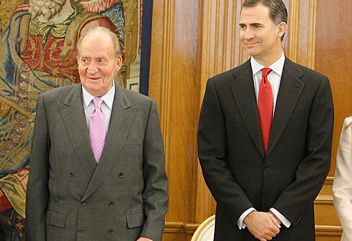 El rei Joan Carles I abdica.