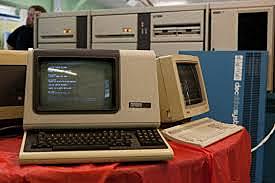 Digital Equipment Corporation desarrolla la PDP-1