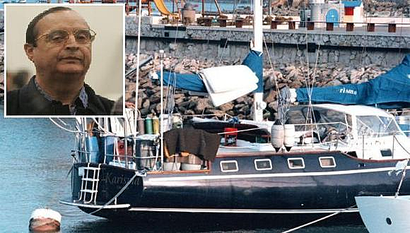 Vladimiro Montesinos inicia su huida hacia Ecuador.