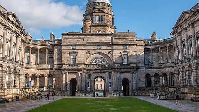 Ingresó en la Universidad de Edimburgo