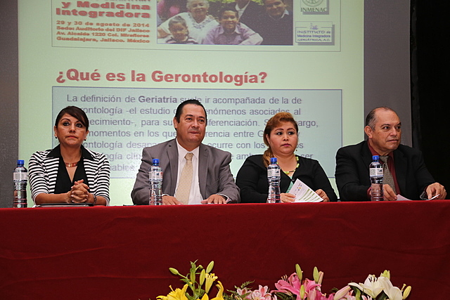 DIF promueve la investigación y docencia de la geriatría.