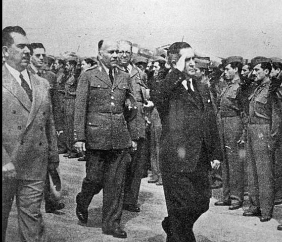 Cerca de 300 integrantes del Escuadrón 201 de México salieron rumbo a Estados Unidos para iniciar su entrenamiento antes de partir rumbo a Filipinas para participar en el frente de batalla contra Japón