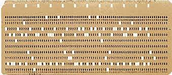 Los datos se introducen en el ordenador utilizando tarjetas perforadoras
