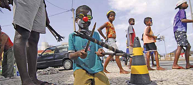 2012 NIÑAS Y NIÑOS EN UN MUNDO URBANO