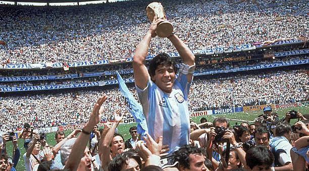 How many teams has Maradona been?