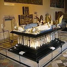 Tumba de Felipe "El Atrevido" y su esposa Isabel por Claus Sluter.