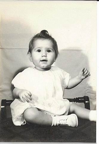 Muriel Lee Mulitsch born in St. Louis, Missouri.