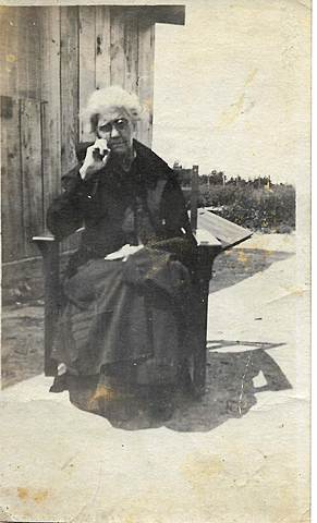 Hetta Elizabeth Reighley Moore born in Marion, Kentucky.