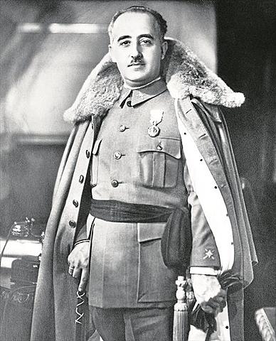 1939-1974 Comienza la dictadura Fascista, gobernada por Francisco Franco