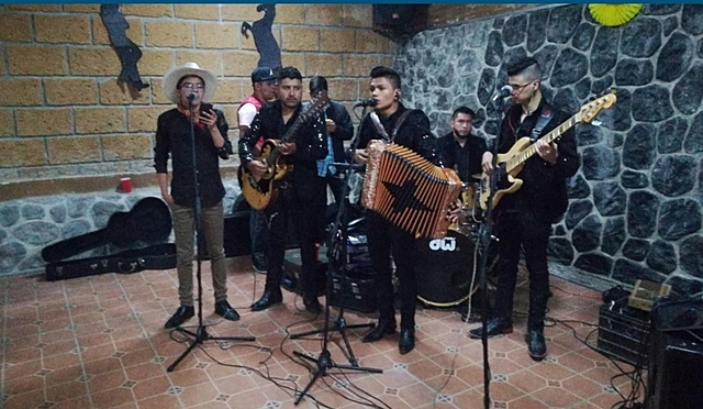 MI FIESTA DE XV JIJI