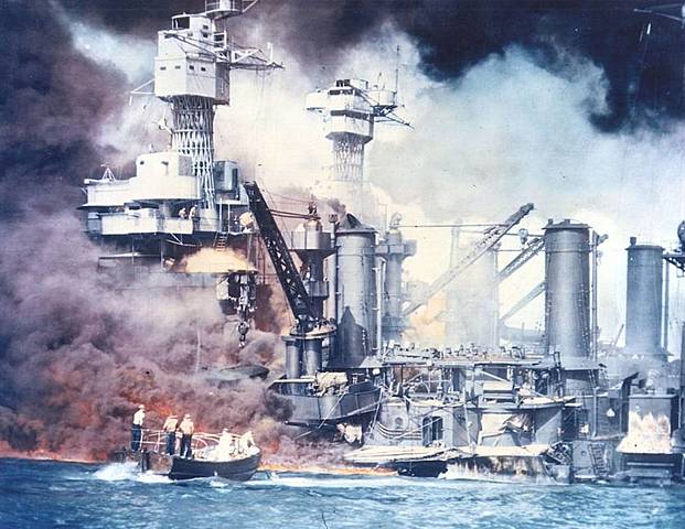 Después del ataque Japonés a Pearl Harbor, EUA entra en la segunda guerra mundial