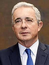 2001 ALVARO URIBE COMO PRESIDENTE DE COLOMBIA
