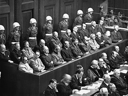 LA POSGUERRA Y  UN NUEVO  MODELO EN SALUD