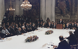 Se celebra la Conferencia de Paz de Madrid.