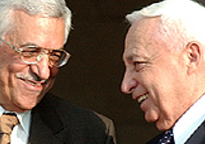 El primer ministro israelí, Ariel Sharon, y el palestino, Mahmud Abbas, se reúnen.
