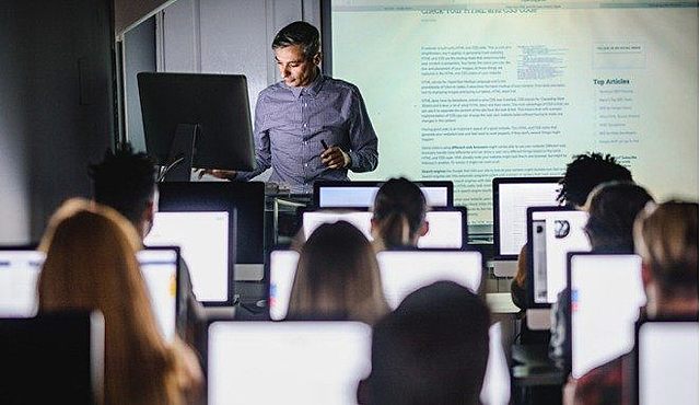 la importancia  de la tecnología en la escuela