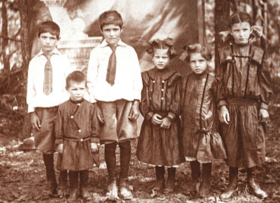 Geo Donner and his 7 children move to Benson, NE to live with his parents after his wife dies.