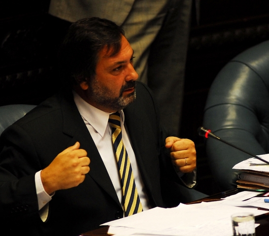 Gandini acusó a Astori de "favorecer" a sus amigos