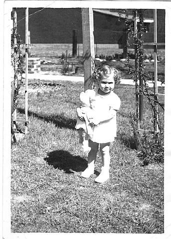 John and Hazel Mulitsch and children Robert and Muriel lived at 5256a St. Louis Ave, St. Louis MO.