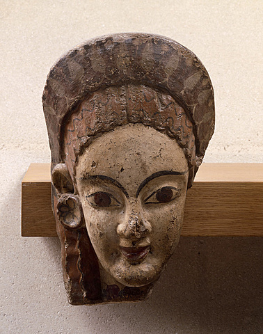 ETRUSCOS. Antefija con cabeza femenina