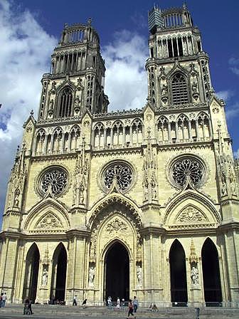 Catedral de Orleans. - en estilo Gótico tardío.