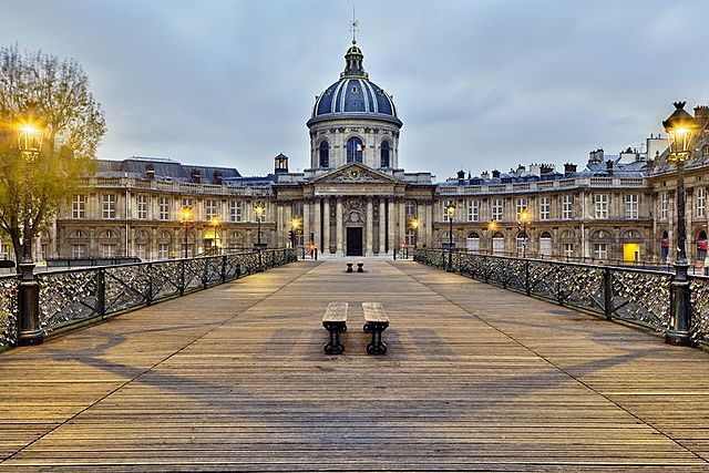 Élu à l'Académie Française