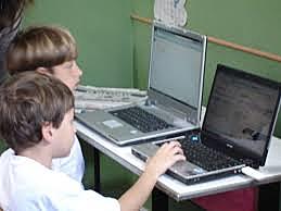 Projeto Lousa Digital e Curso de Especialização em Educação e Cultura Digital.