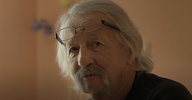 Biedronka ogłasza czas na pomaganie seniorom 65+