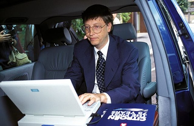 Bill Gates publica el libro The Road Ahead