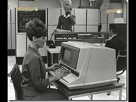 Início do uso de computadores na educação no Brasil.