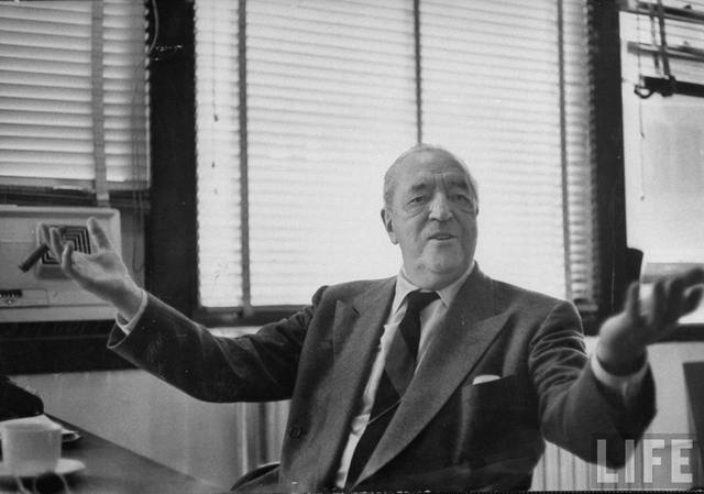 MIES VAN DER ROHE