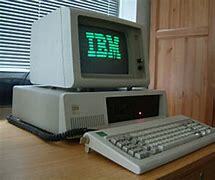 Compaq Computer Corporation introdujo su primer computadora personal