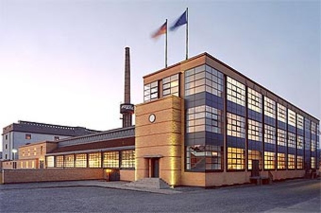 WALTER GROPIUS la Fabrica Fagus (Alfred, Alemania)