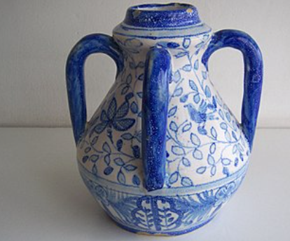 influencias orientales y francesas filtradas por talleres como los de Talavera o Reus.