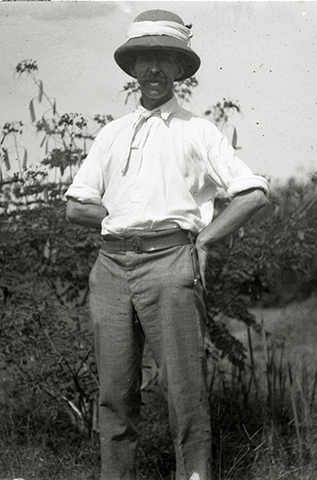 Al servicio del gobierno indirecto: Investigación cultural de los pueblos administrados en Nigeria