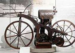 Daimler inventa o motor de explosión