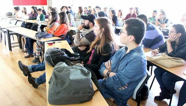 La enseñanza de la antropología pura y aplicada debes ser por igual en la Academia