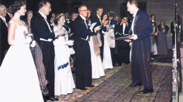 Albert Camus es galardonado con el Nobel de Literatura