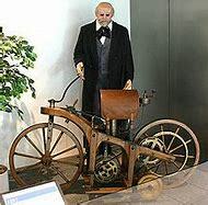 DAILMIER INVENTA O MOTOR DE EXPLOSIÓN