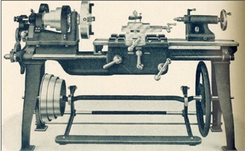 Primer torno automático