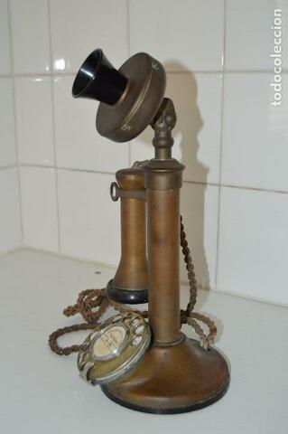 Se inventa el teléfono